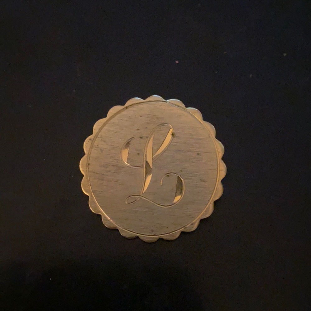 Pin with letter L